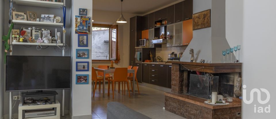 House 12 rooms of 323 m² in Ancona (60121)