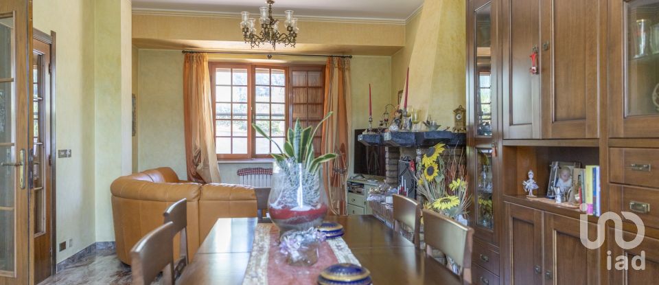 House 12 rooms of 323 m² in Ancona (60121)