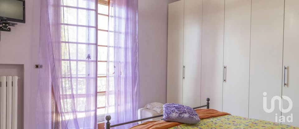 House 12 rooms of 323 m² in Ancona (60121)