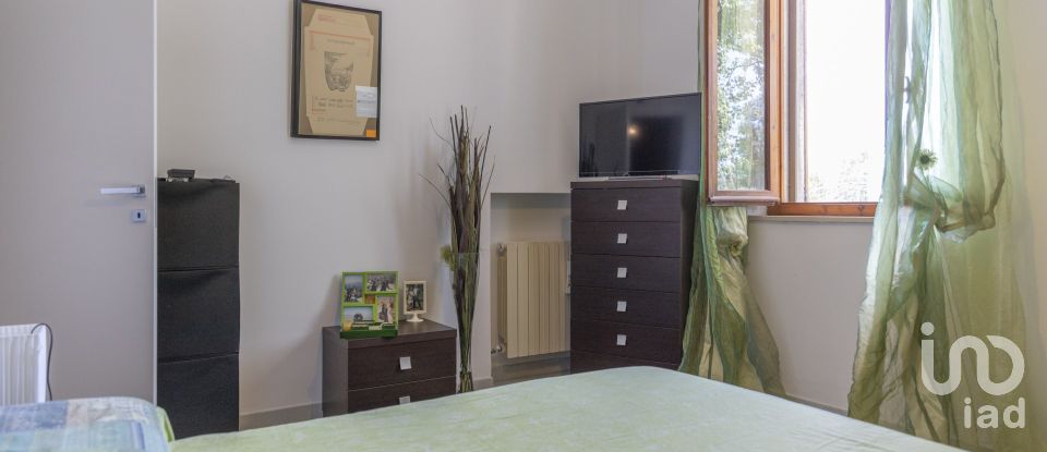 House 12 rooms of 323 m² in Ancona (60121)