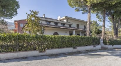 Casale 12 locali di 340 m² in Cingoli (62011)