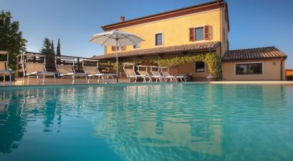 Casa indipendente / Villa 15 locali di 405 m² in Senigallia (60010)