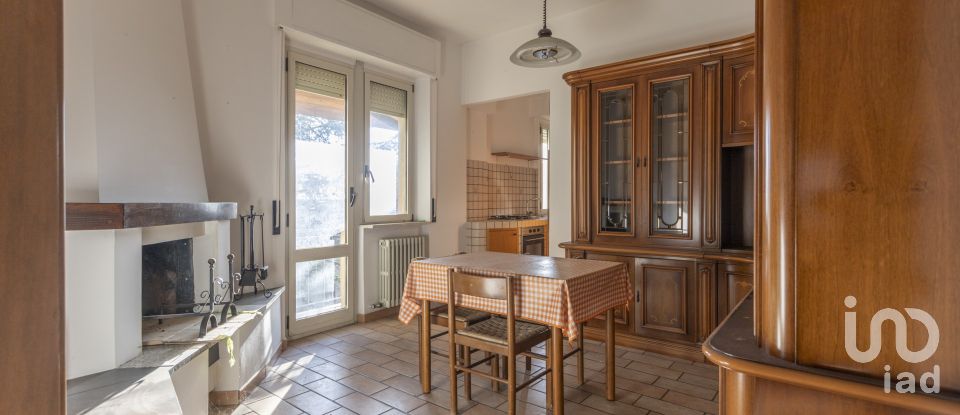 Appartamento 7 locali di 191 m² a Osimo (60027)