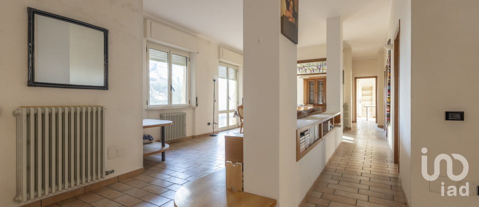 Appartamento 7 locali di 191 m² a Osimo (60027)