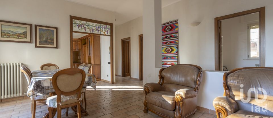 Appartamento 7 locali di 191 m² a Osimo (60027)