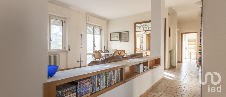 Appartamento 7 locali di 191 m² a Osimo (60027)