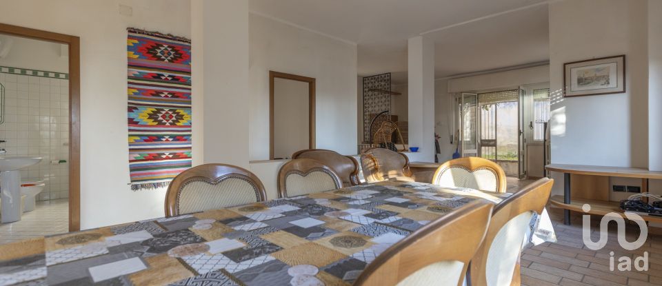 Appartamento 7 locali di 191 m² a Osimo (60027)