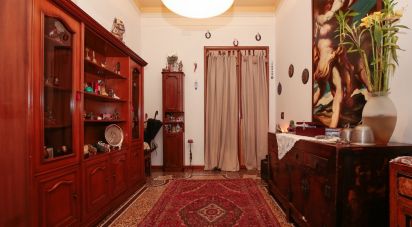 Apartment 10 rooms of 213 m² in Genova (16151)