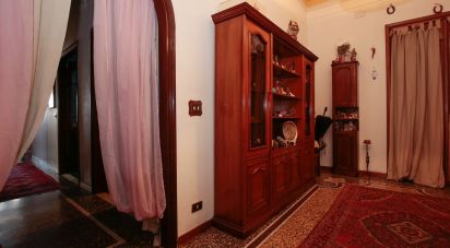 Appartamento 10 locali di 213 m² a Genova (16151)