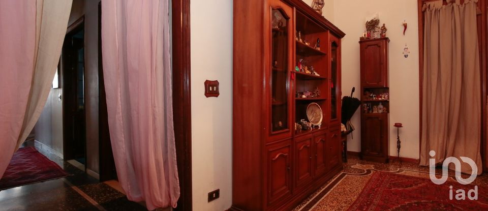 Apartment 10 rooms of 213 m² in Genova (16151)