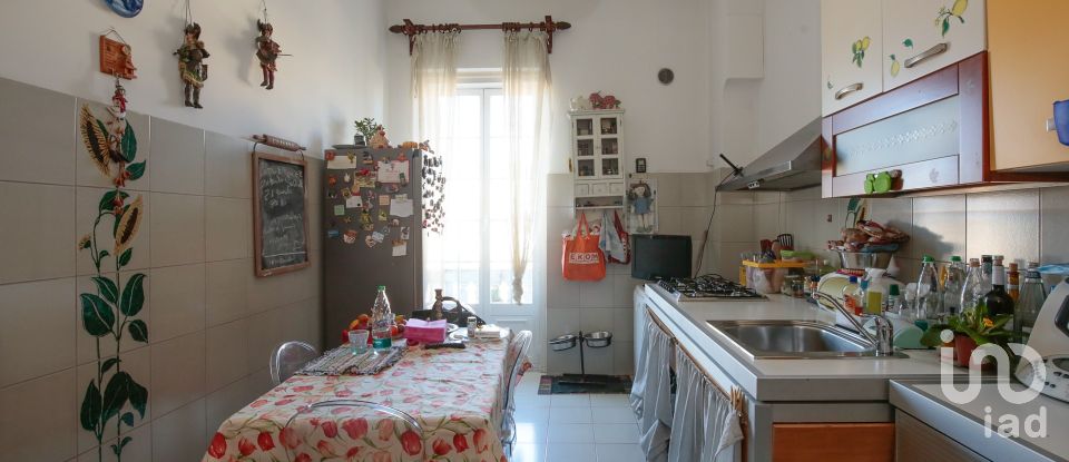 Apartment 10 rooms of 213 m² in Genova (16151)