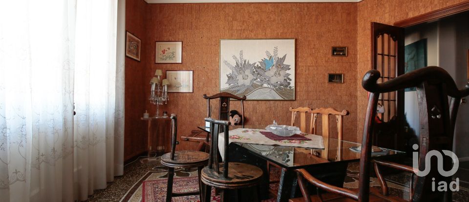 Apartment 10 rooms of 213 m² in Genova (16151)