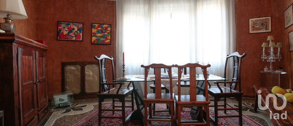 Apartment 10 rooms of 213 m² in Genova (16151)