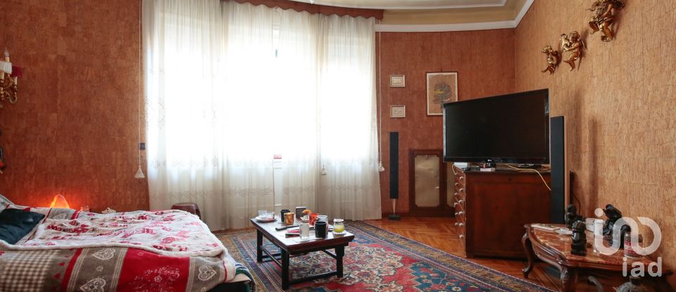 Apartment 10 rooms of 213 m² in Genova (16151)