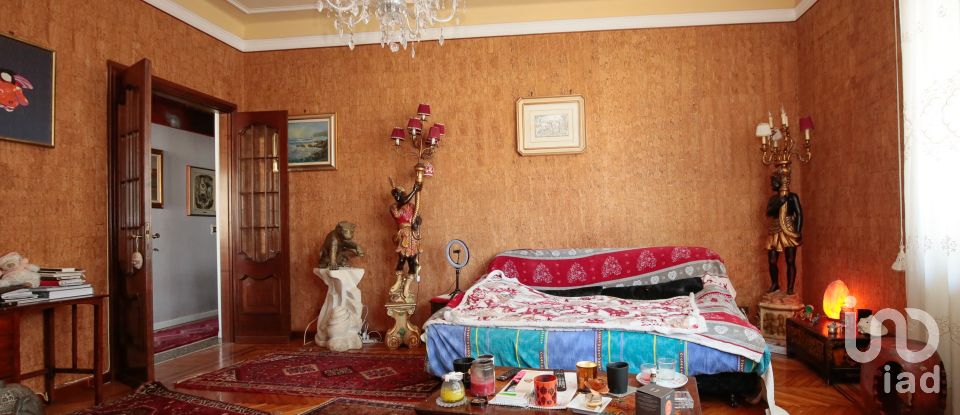 Apartment 10 rooms of 213 m² in Genova (16151)