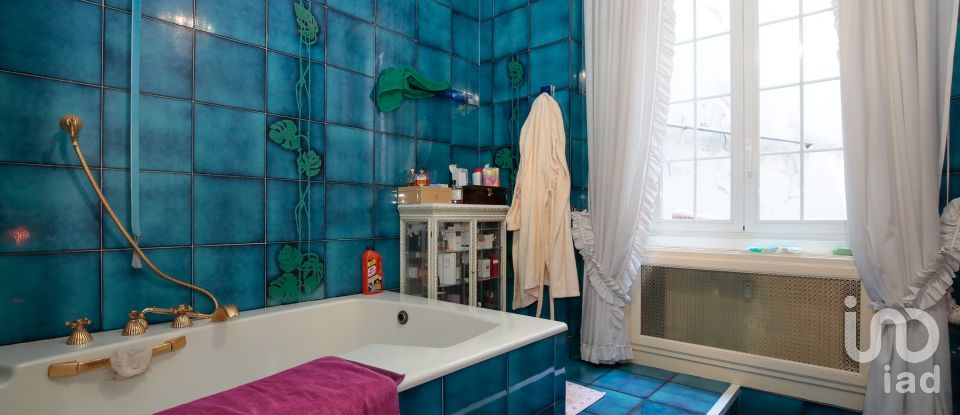 Apartment 10 rooms of 213 m² in Genova (16151)