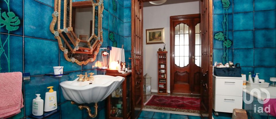 Apartment 10 rooms of 213 m² in Genova (16151)