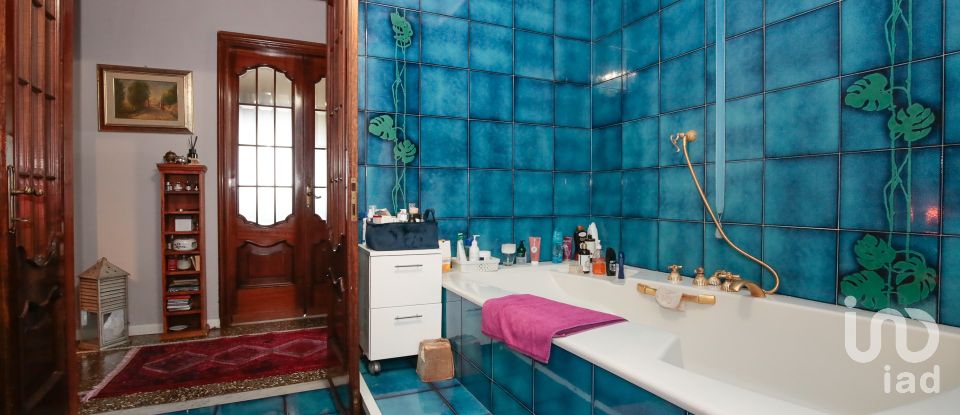 Apartment 10 rooms of 213 m² in Genova (16151)