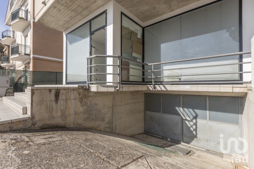 Negozio / locale commerciale di 205 m² in Porto Sant'Elpidio (63821)