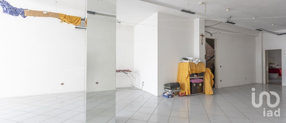 Negozio / locale commerciale di 205 m² in Porto Sant'Elpidio (63821)