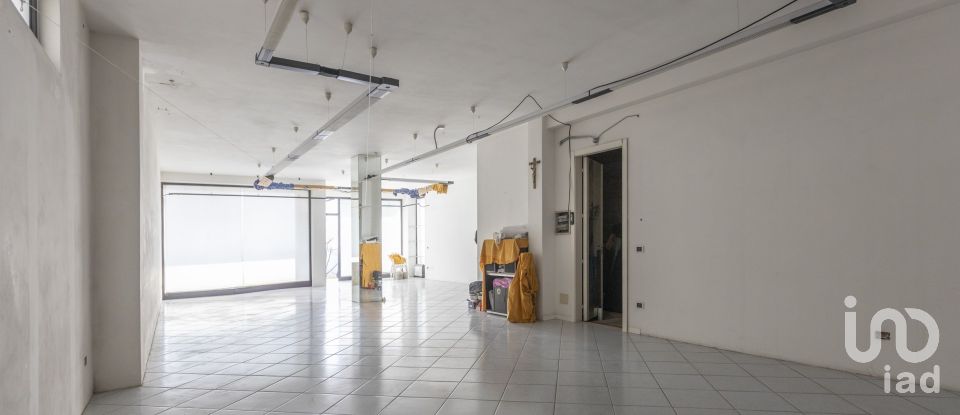 Negozio / locale commerciale di 205 m² in Porto Sant'Elpidio (63821)