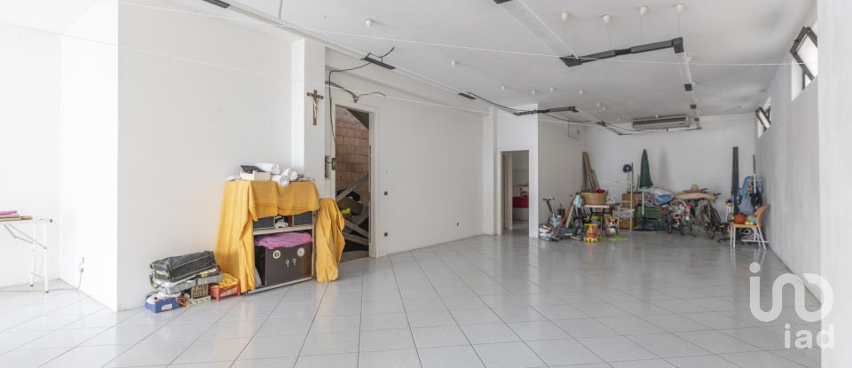 Negozio / locale commerciale di 205 m² in Porto Sant'Elpidio (63821)