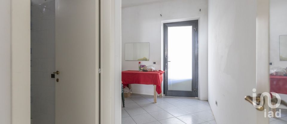 Negozio / locale commerciale di 205 m² in Porto Sant'Elpidio (63821)