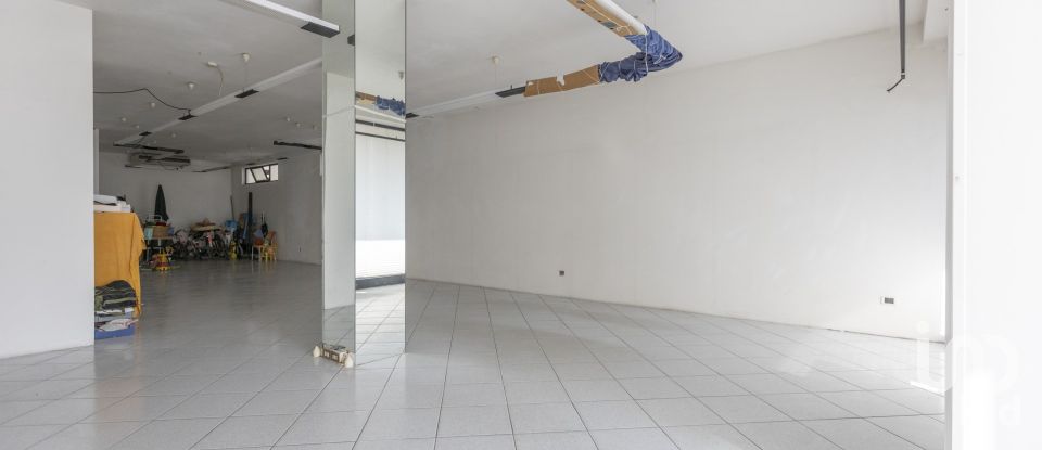 Negozio / locale commerciale di 205 m² in Porto Sant'Elpidio (63821)