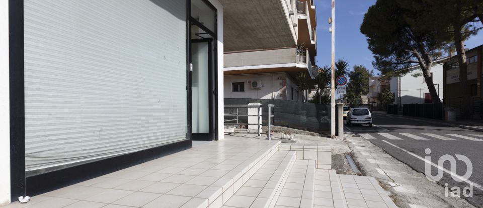 Negozio / locale commerciale di 205 m² in Porto Sant'Elpidio (63821)