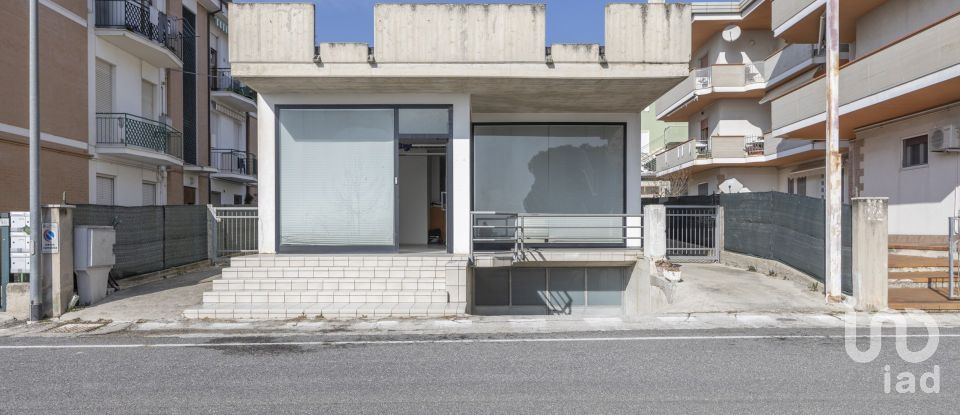 Negozio / locale commerciale di 205 m² in Porto Sant'Elpidio (63821)