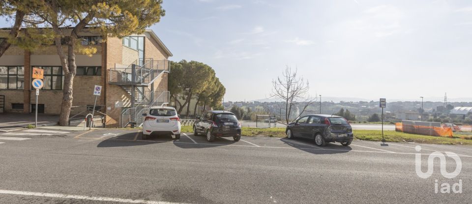 Negozio / locale commerciale di 205 m² in Porto Sant'Elpidio (63821)