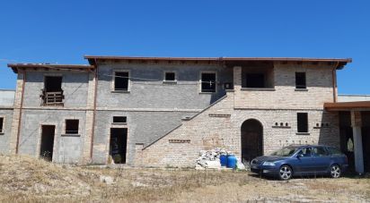 Costruzione di 560 m² in Tortoreto (64018)