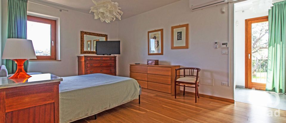 Casa indipendente 9 locali di 270 m² in Ripatransone (63065)