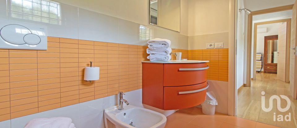 Casa indipendente 9 locali di 270 m² in Ripatransone (63065)