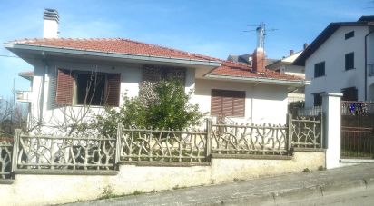Casa indipendente / Villa 4 locali di 148 m² in Castel Frentano (66032)