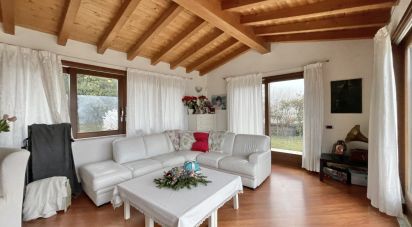 Casale 4 locali di 425 m² in Monzambano (46040)