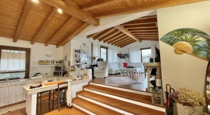 Casale 4 locali di 425 m² in Monzambano (46040)