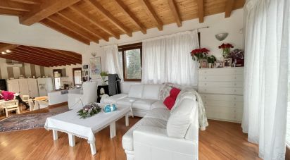 Casale 4 locali di 425 m² in Monzambano (46040)