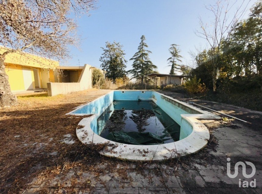 Farm 8 rooms of 420 m² in Casale Monferrato (15033)