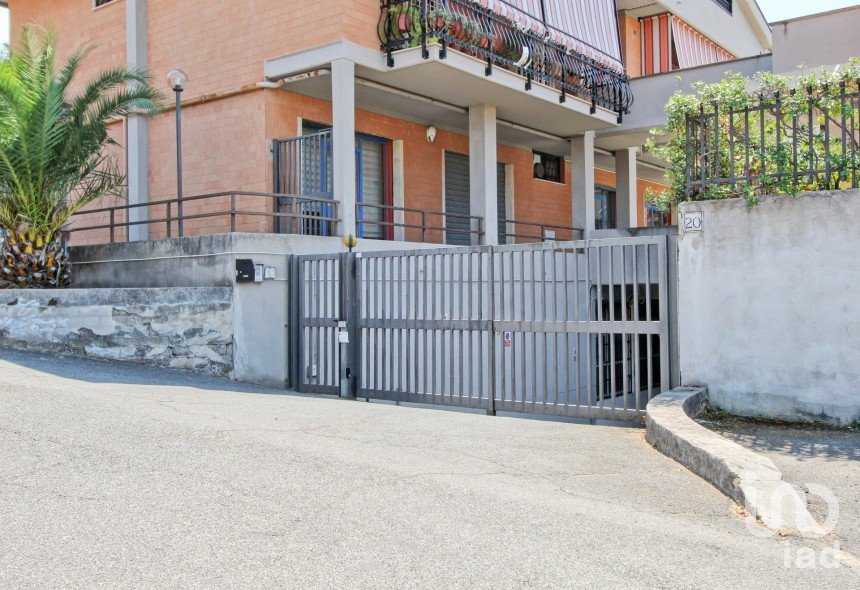 Negozio / locale commerciale di 440 m² in Roma (00128)