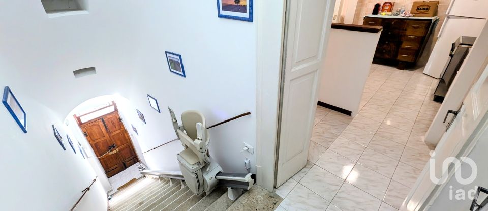 House 11 rooms of 146 m² in Popoli (65026)