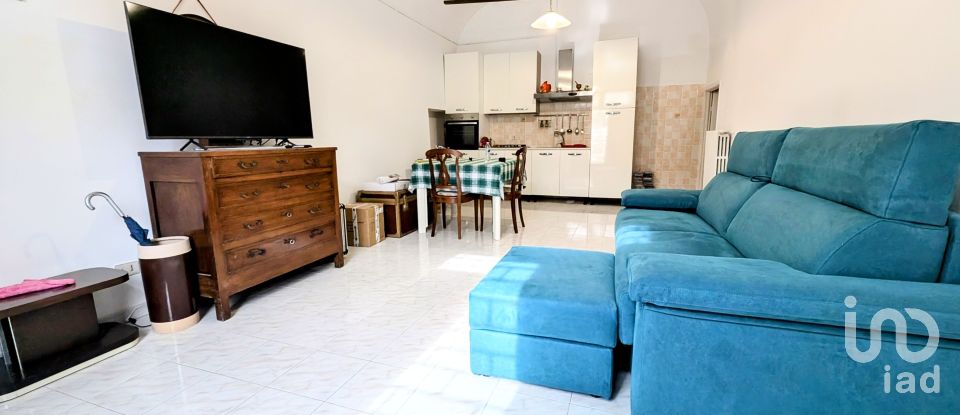 House 11 rooms of 146 m² in Popoli (65026)