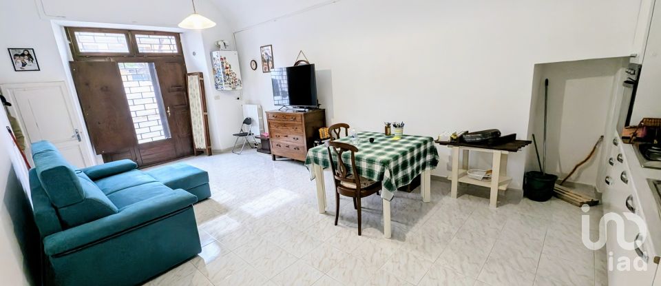 House 11 rooms of 146 m² in Popoli (65026)