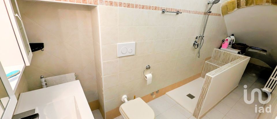 House 11 rooms of 146 m² in Popoli (65026)