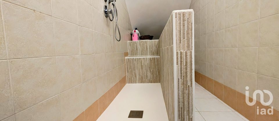 House 11 rooms of 146 m² in Popoli (65026)