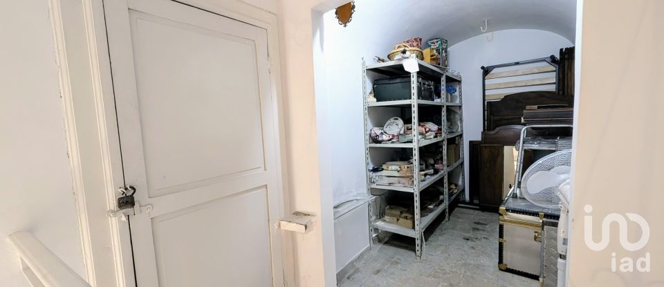 House 11 rooms of 146 m² in Popoli (65026)