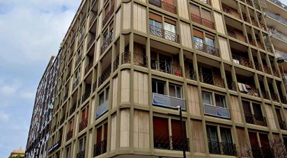 Laboratorio 3 locali di 90 m² a Bari (70122)