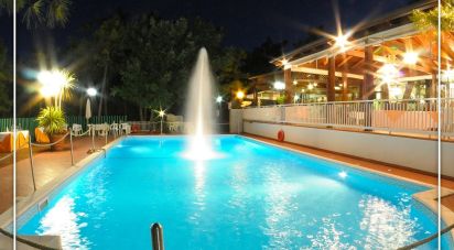 Negozio / locale commerciale di 800 m² in Arcevia (60011)