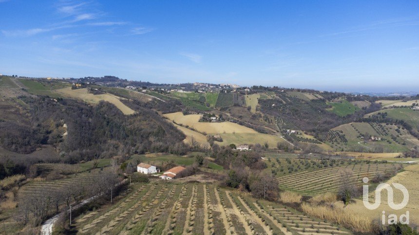 Rustico 10 locali di 222 m² in San Paolo di Jesi (60038)