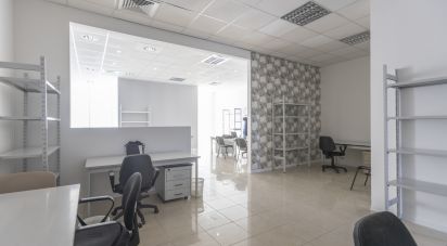 Negozio / locale commerciale di 161 m² in Loreto (60025)